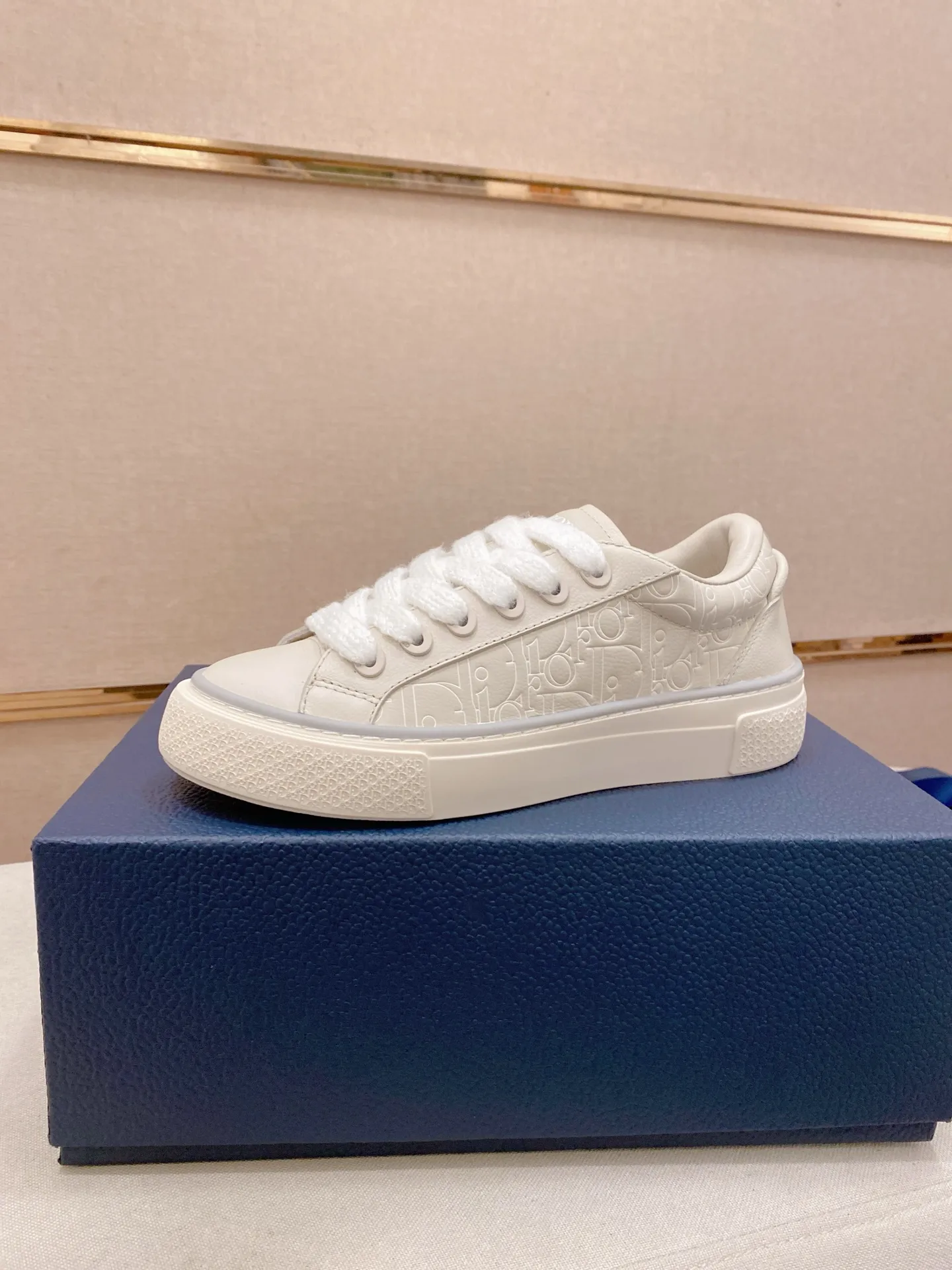 Factory price: 300 Men's shoes 💰[Dior·Dior] Top 🔍Couple style 💏🔍New casual sports style couple shoes, new four-season design, perfect workmanship, lace-up lazy style to create cabinet quality, upper: imported first-layer cowhide, sheepskin lining is soft and comfortable, ultra-light TPU wear-resistant outsole, simple, versatile fashion men's shoes, excellent color code number 35--44